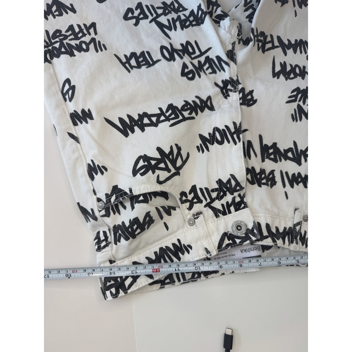 Bershka Jean Shorts Mens 29 Graffiti Print Denim Distressed