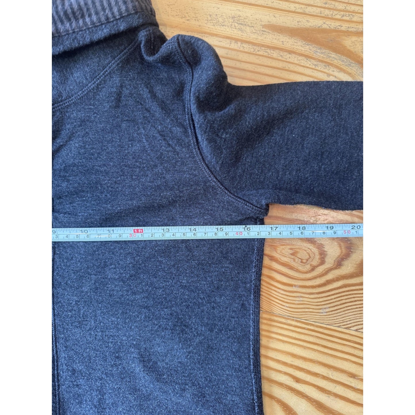 Lululemon Womens M Turtleneck Long Sleeve Pullover
