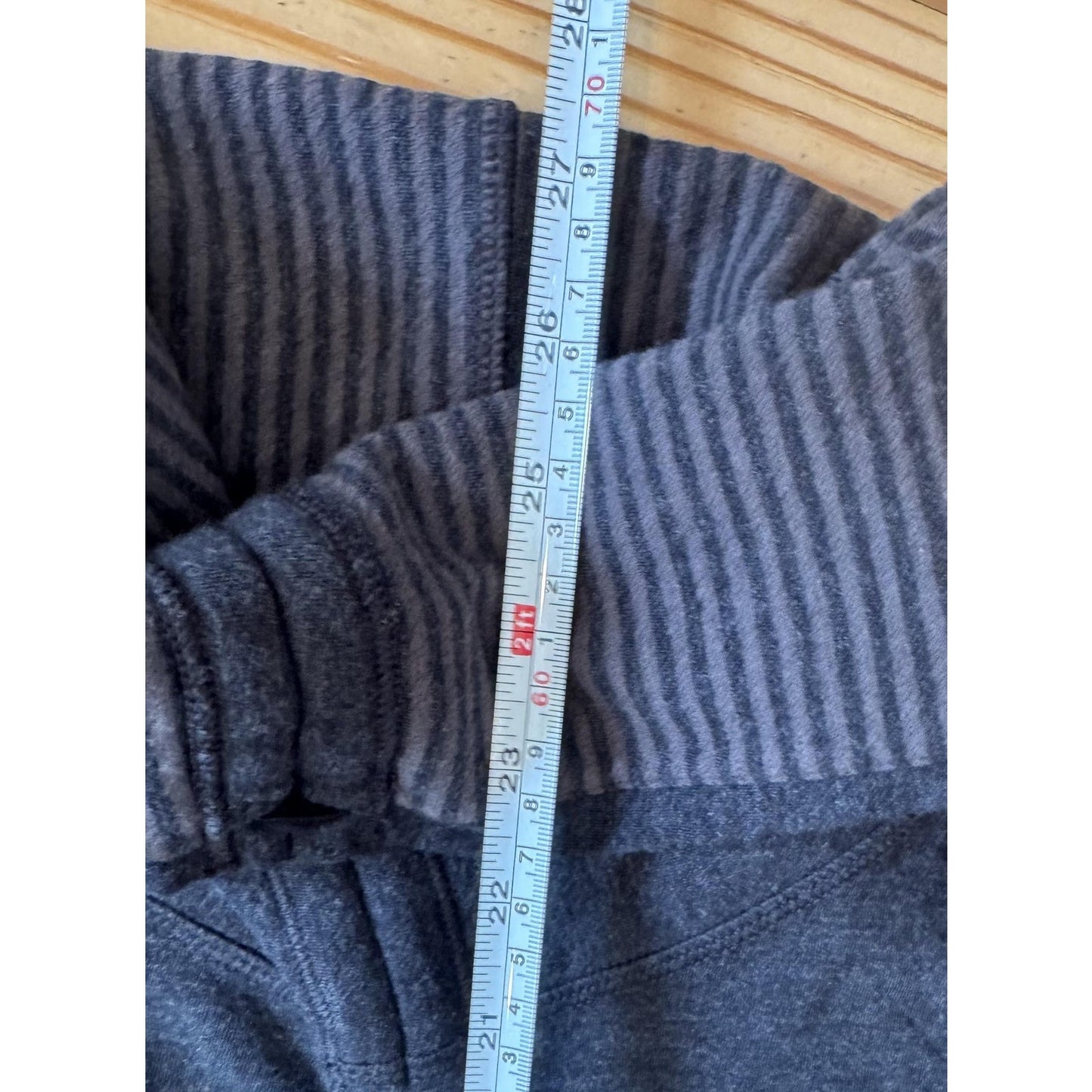 Lululemon Womens M Turtleneck Long Sleeve Pullover