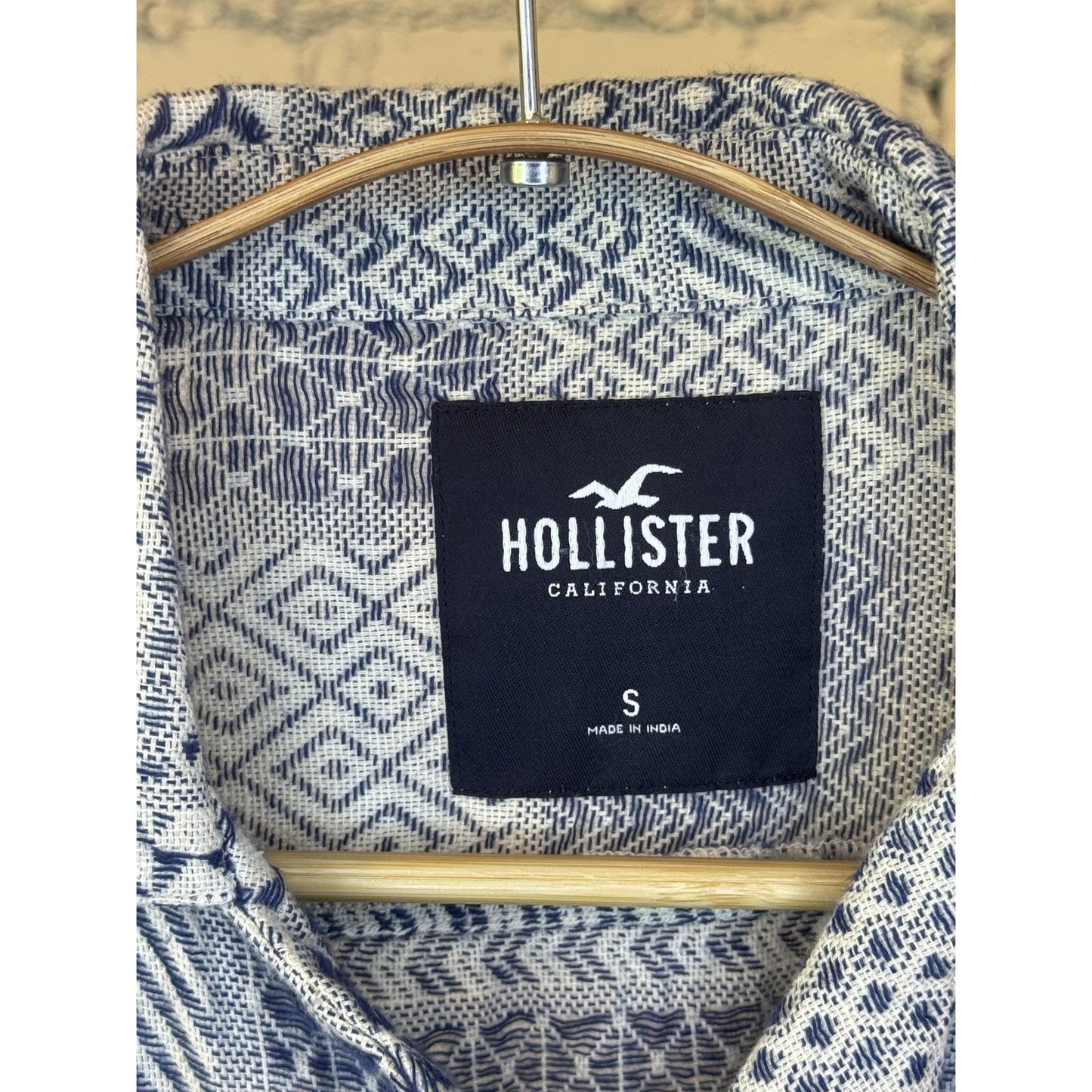 Hollister S Button Up Geometric Pattern Shirt