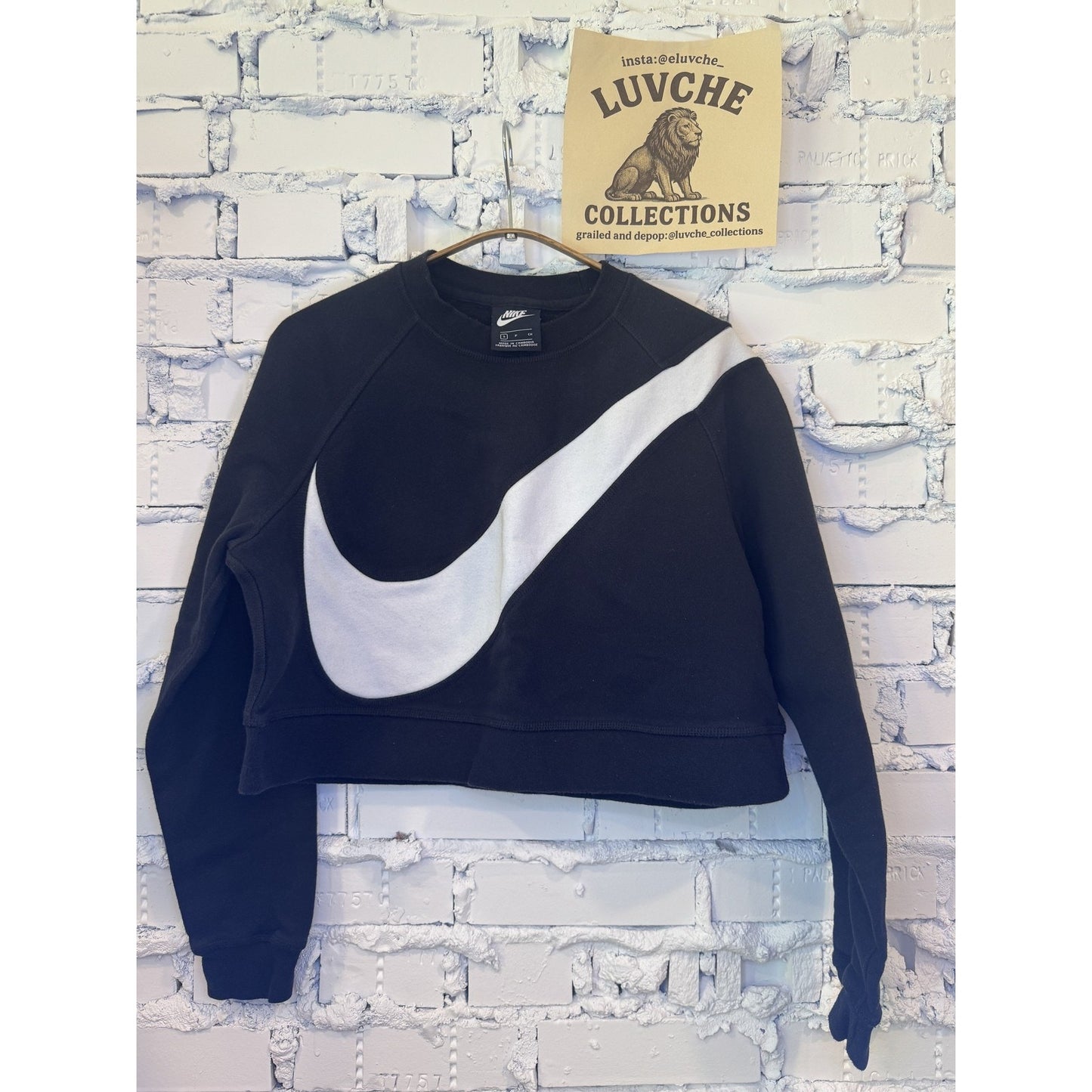 Nike Womens S Black White Crewneck Cropped Swoosh Logo Sweatshirt