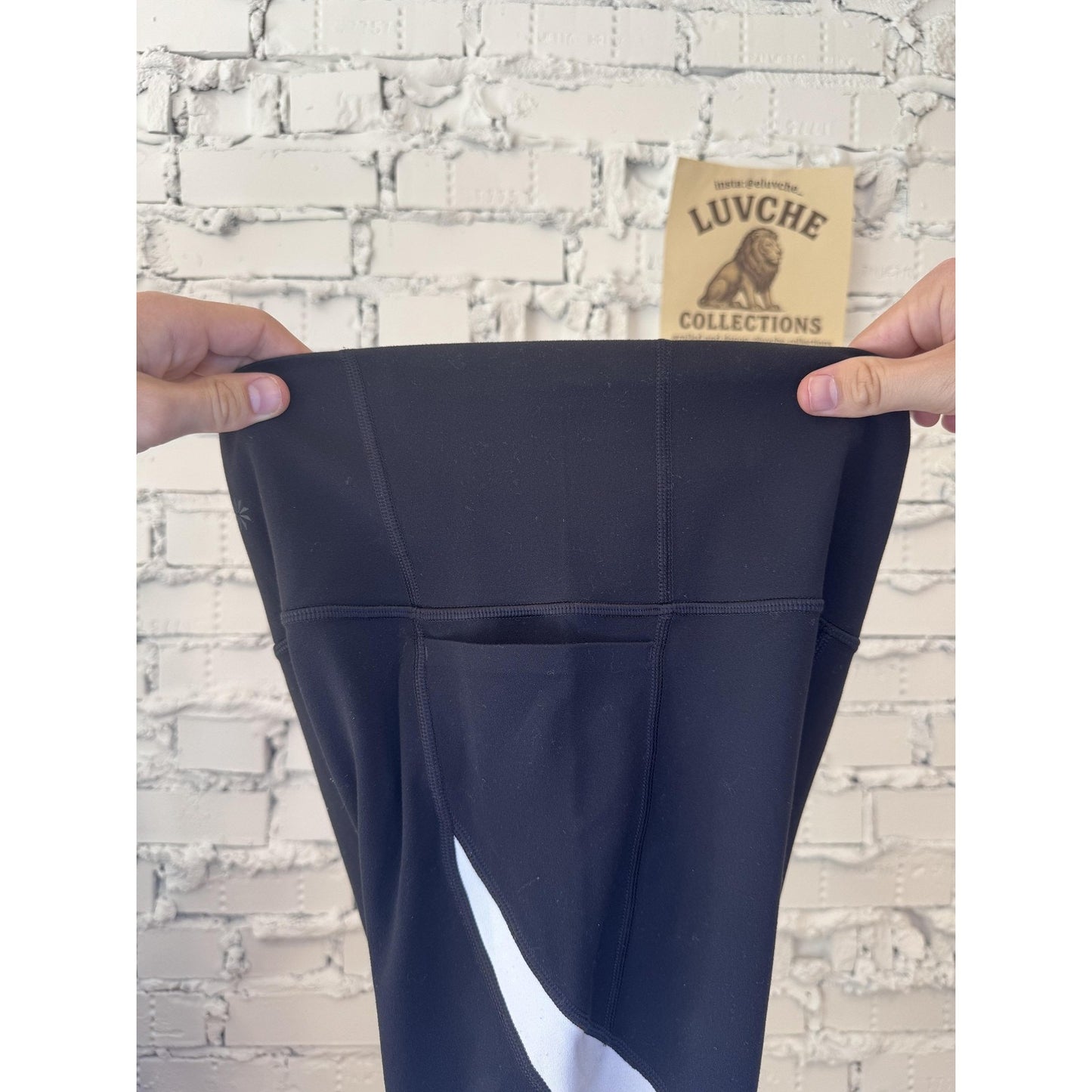 Athleta Womens XS Salutation Stash Pocket 7/8 Tight Leggings