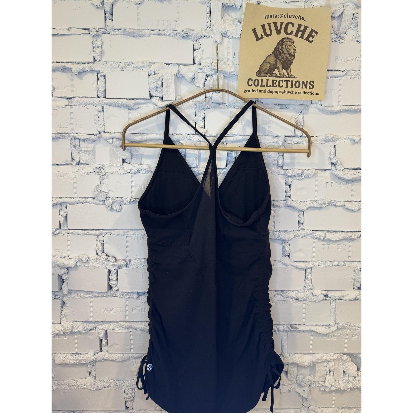 Lululemon Womens M Black Adjustable Side Built in Bra Top